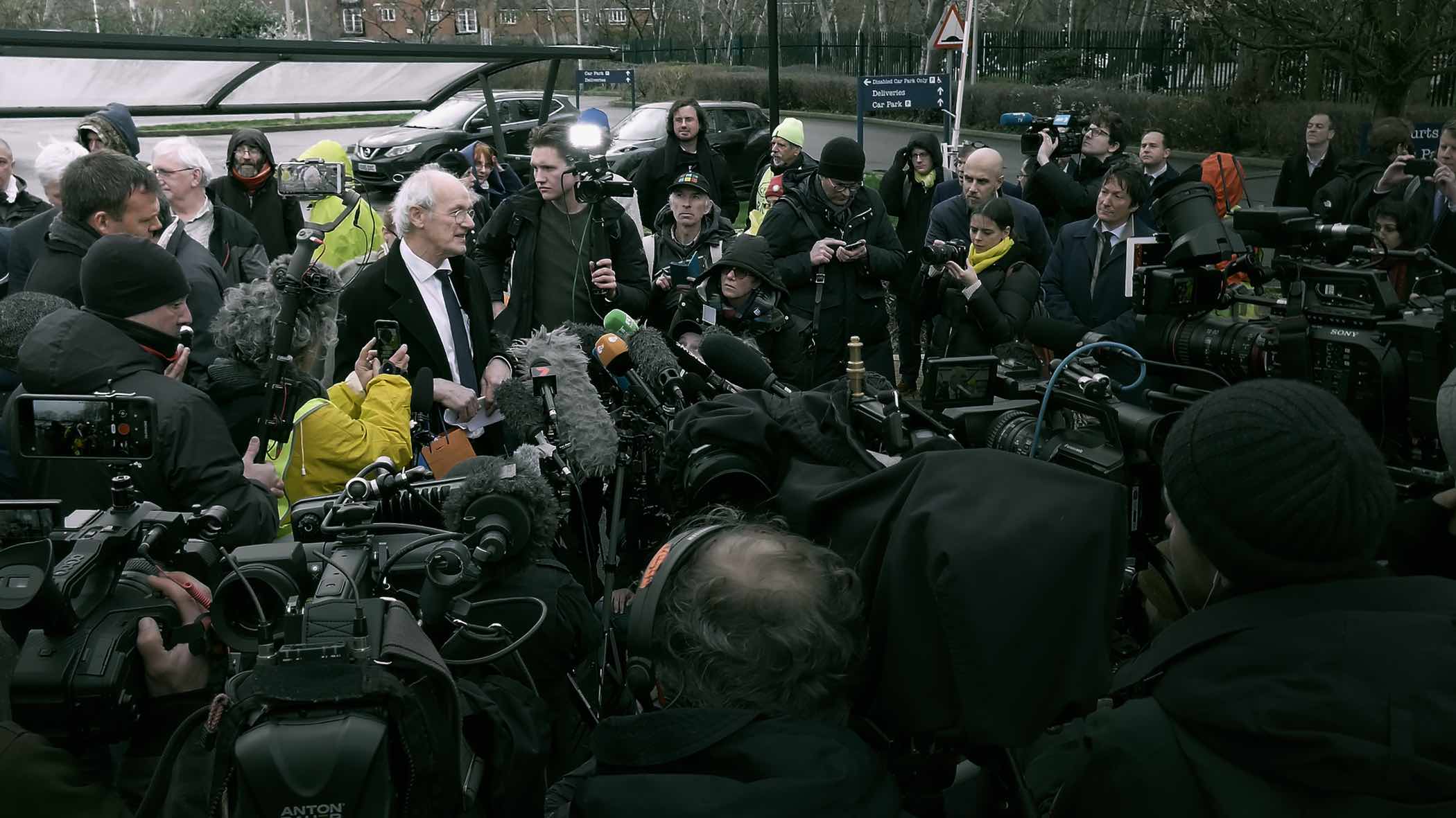 Notorious Julian Assange surrounded by hundreds of journalists and cameras